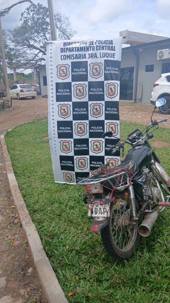 ¡Motochorros oipete asfalto ári a pareja con su bebé! ¡Motochorros oipete asfalto ári a pareja con su bebé!