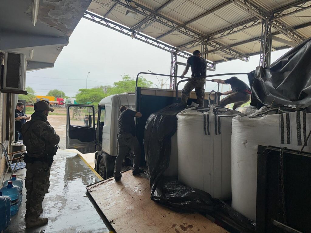 Incautan droga escondida en fertilizantes bolivianos Incautan droga escondida en fertilizantes bolivianos