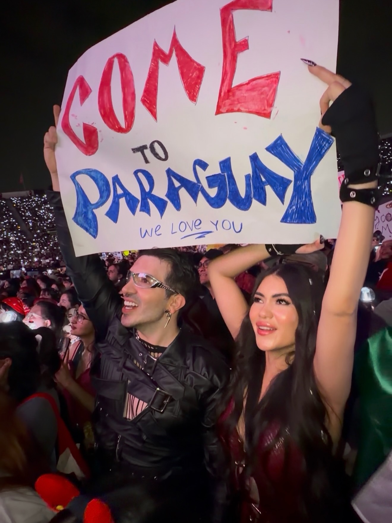 (VIDEO) ¡Mirá el pecheo que le hizo Laurys Dyva a BTS en pleno concierto! (VIDEO) ¡Mirá el pecheo que le hizo Laurys Dyva a BTS en pleno concierto!